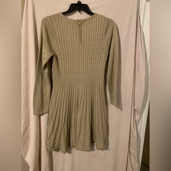 Dress - Picture 2 of 5